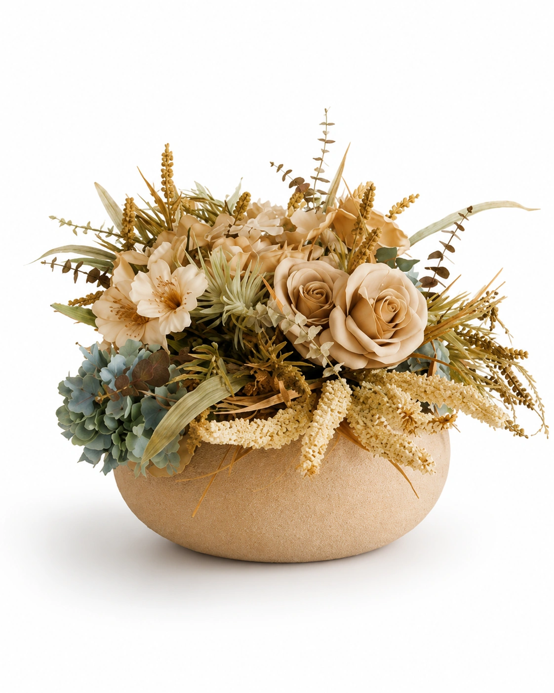 Arranjo Floral Bege com Rosas, Hortênsias Azuis e Folhagens em Vaso Baixo 5