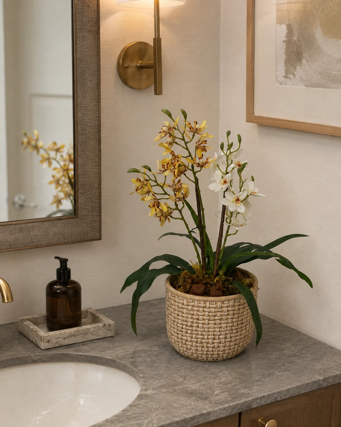 Arranjo de Orquídeas Amarelas Pintadas e Brancas em Vaso Bege Texturizado Casa Feliz 4