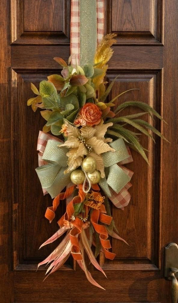 Escapulário de Porta Outono Dourado e Verde Sage - Enfeite Duplo Natalino Elegante