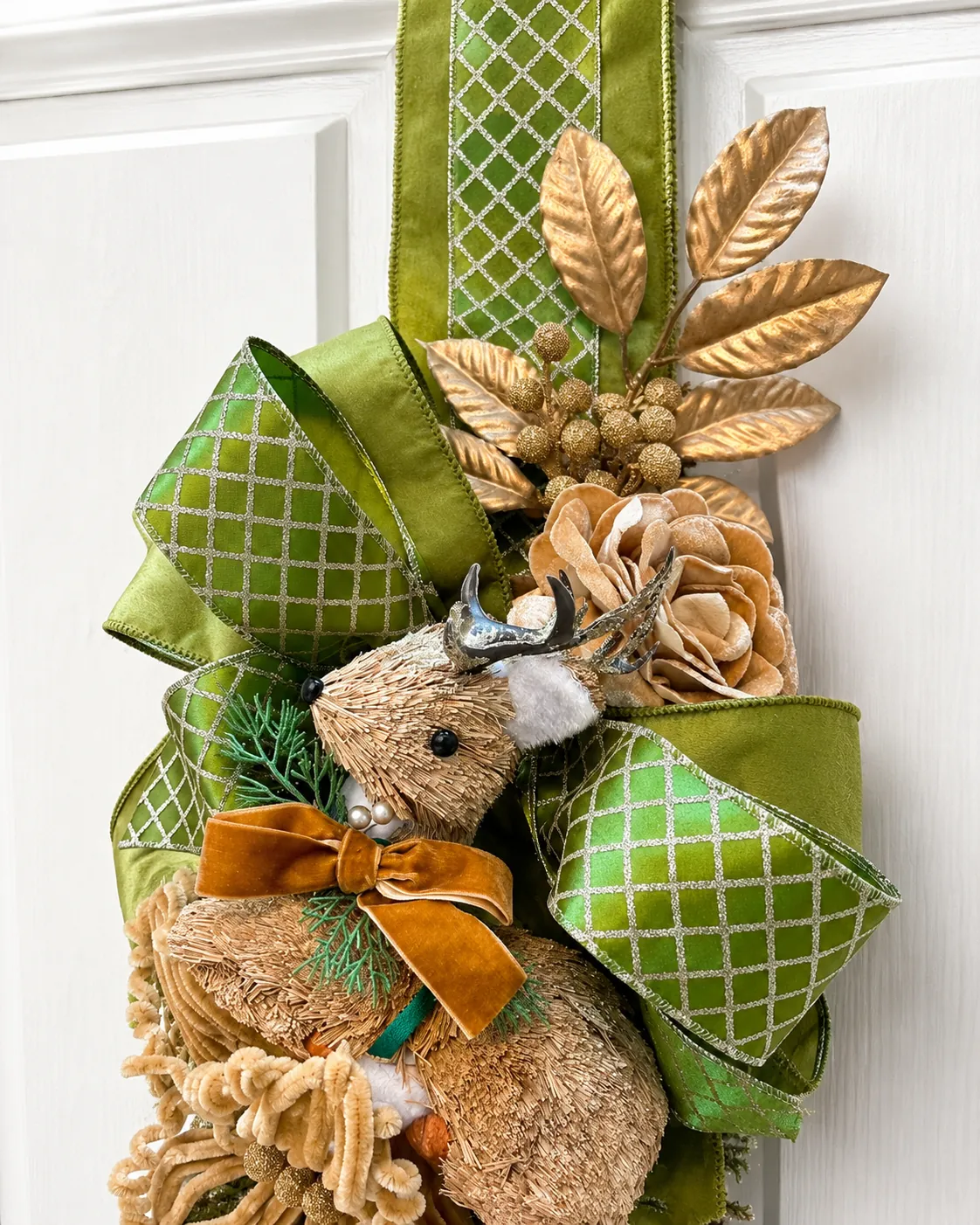 Escapulário de Porta Natalino Cervo e Dourado - Enfeite Duplo Premium Verde Sage 7