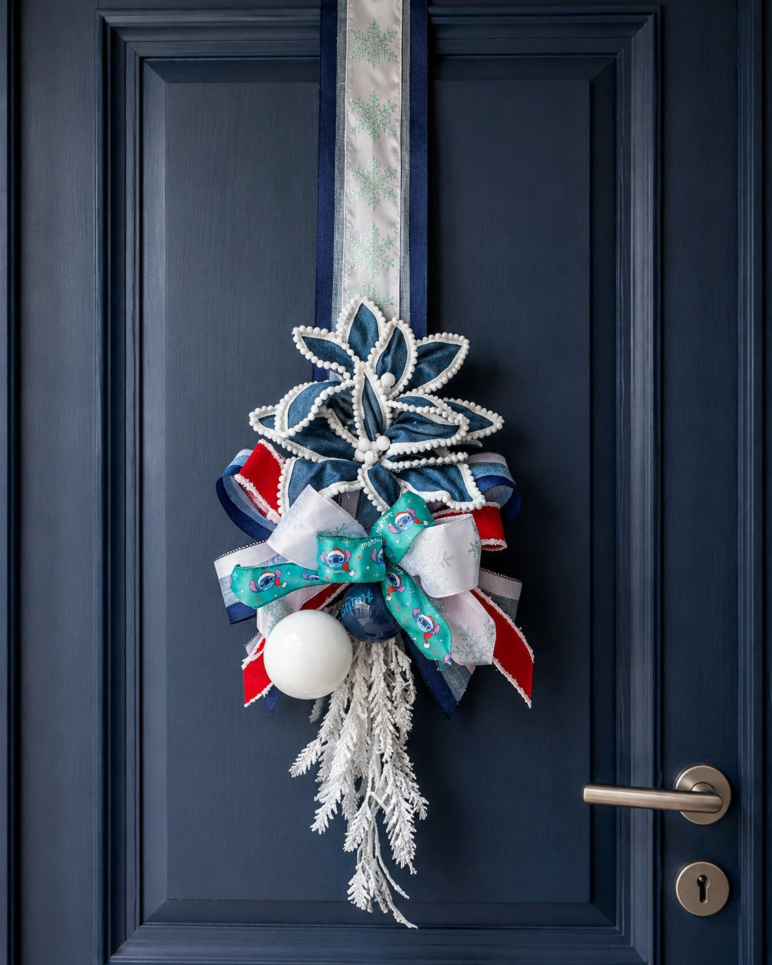 Escapulário de Porta Azul Neve com Stitch e Bolas Decorativas 5