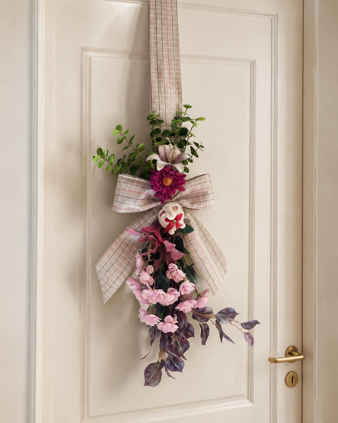 Escapulário de Porta Xadrez com Flores Lilases e Ovelhinha