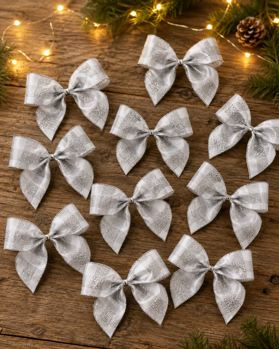 Laços para Árvore de Natal Brancos com Estampa Prateada | Kit com 10 Peças 2